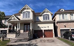 Spacious Detached In Brampton Holiday Home Canada