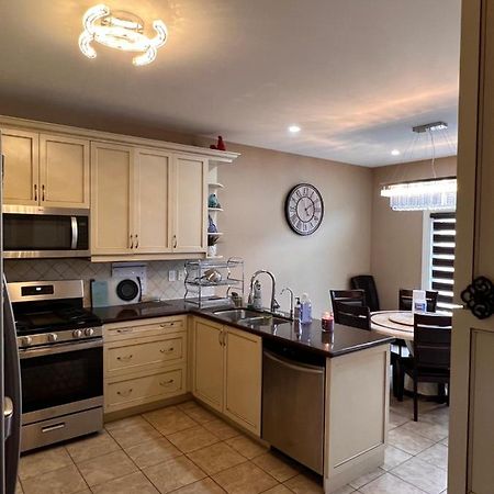 Spacious Detached In Brampton Exterior photo