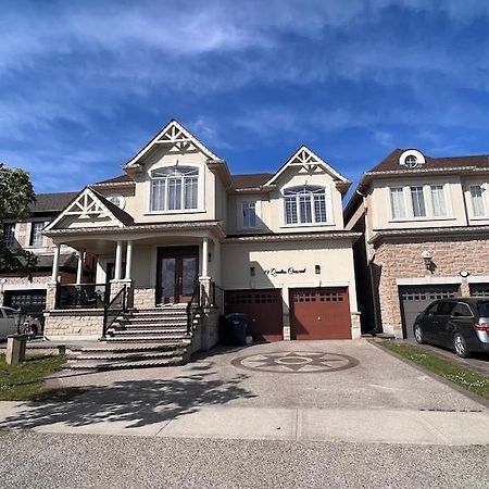 Spacious Detached In Brampton Exterior photo