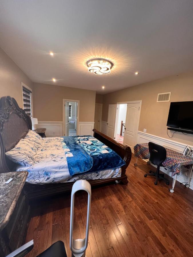 Spacious Detached In Brampton Exterior photo