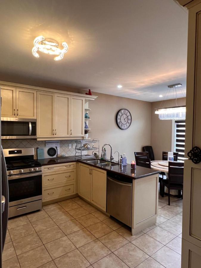 Spacious Detached In Brampton Exterior photo