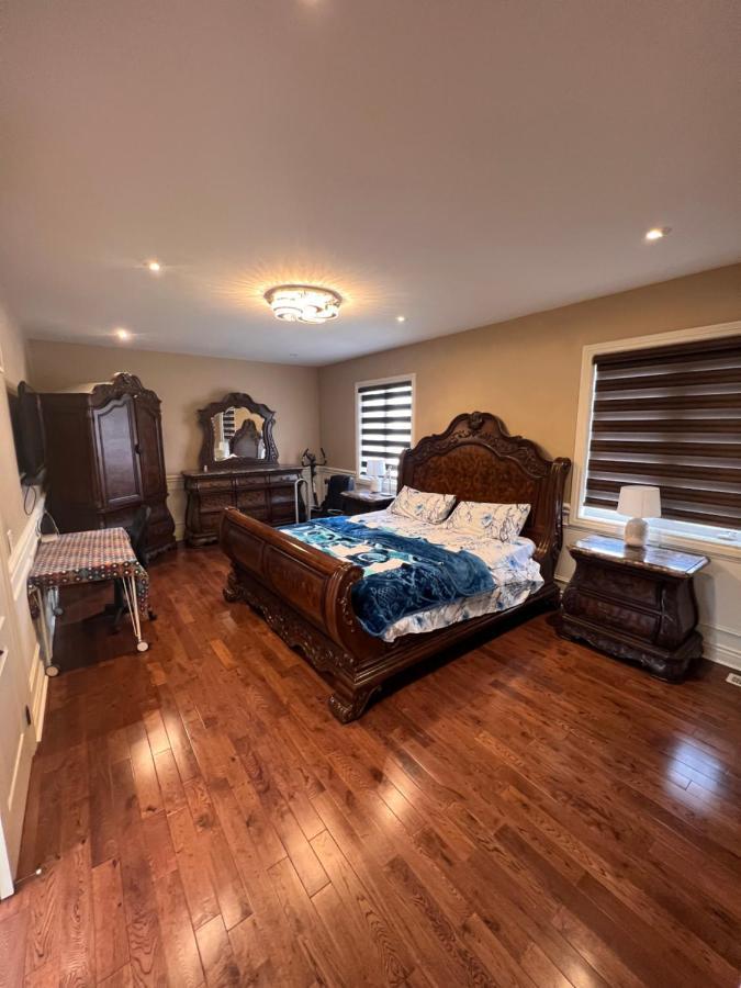 Spacious Detached In Brampton Exterior photo