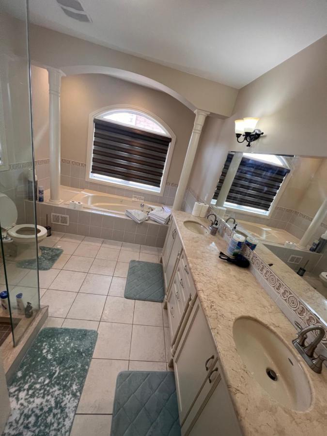 Spacious Detached In Brampton Exterior photo